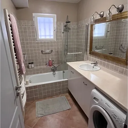 Independante Dans Un Domaine Prive 25 Minutes De Cannes Fréjus